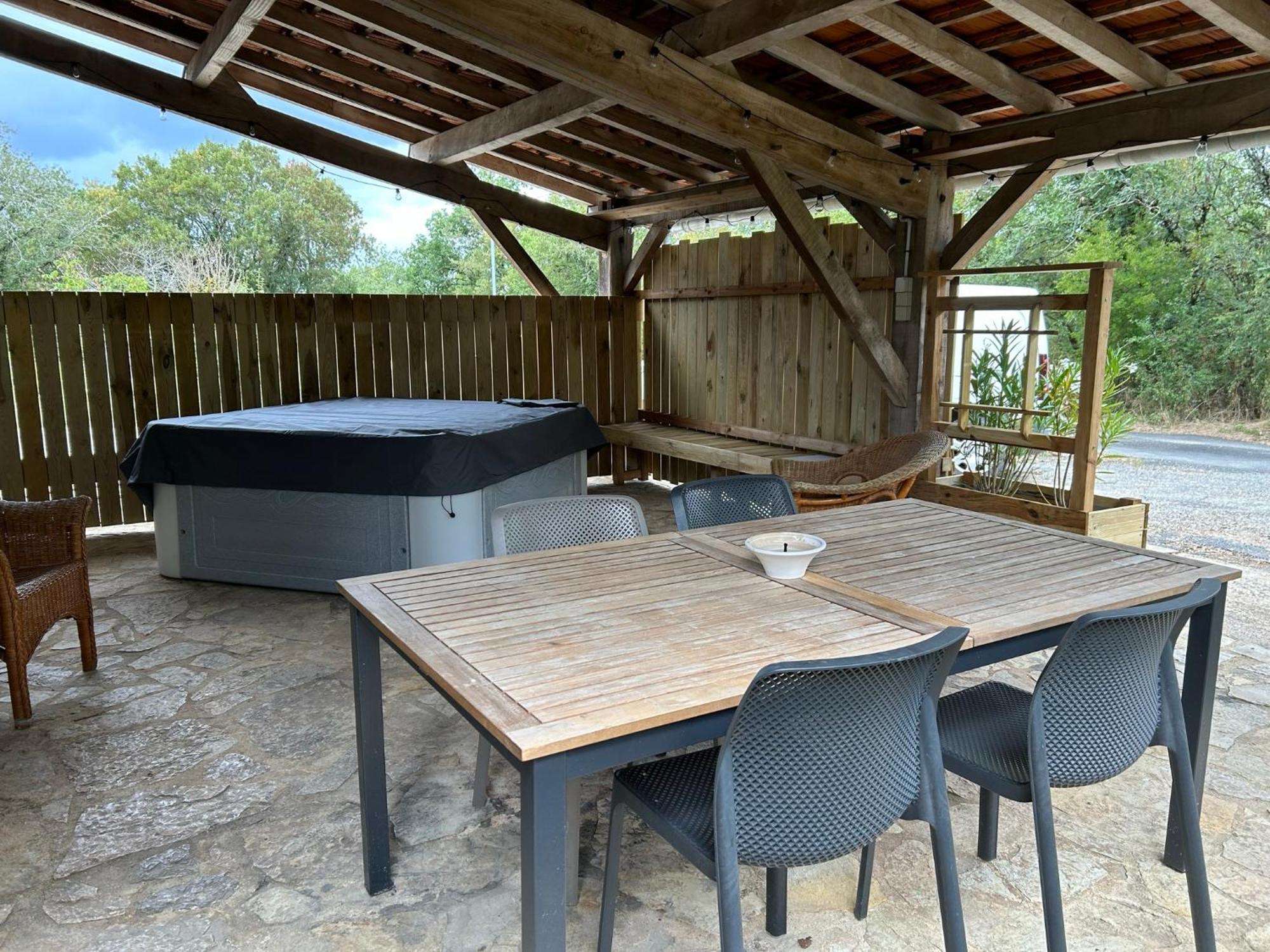 Le Domaine De La Claire Fontaine Gites -Chambres D'Hotes Montvalent Exteriör bild